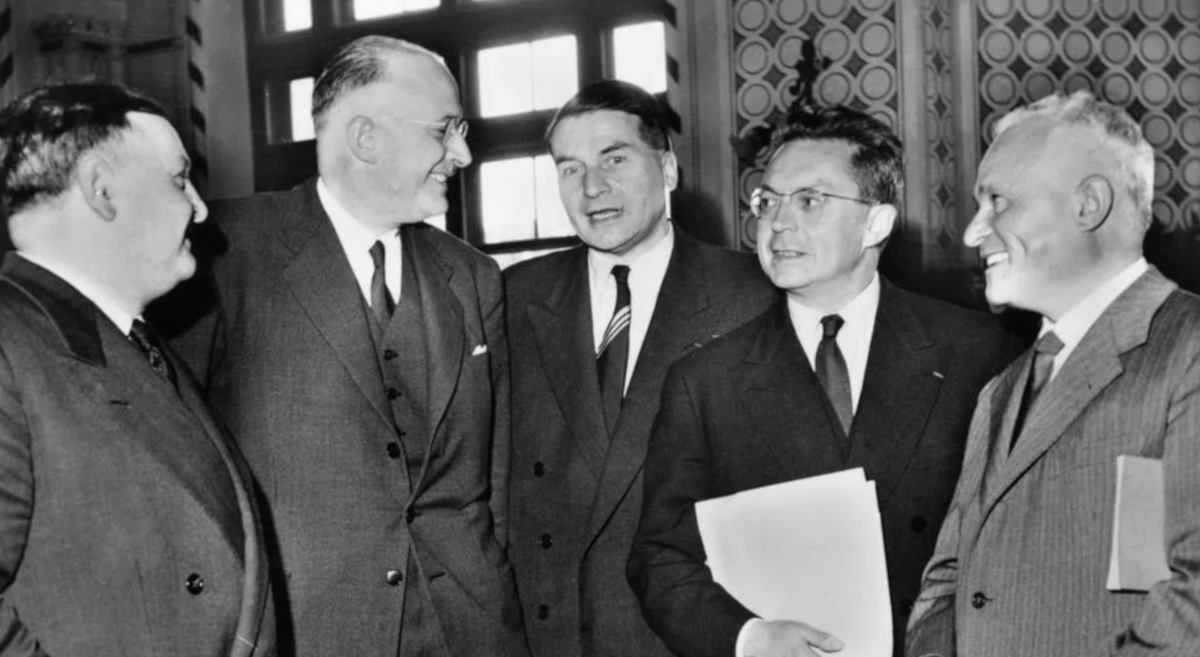 Maurice Mercier, Robert Carmichael, Henri Desbrueres, Henri Macaux, Leonida Macciotta in Caux 1952