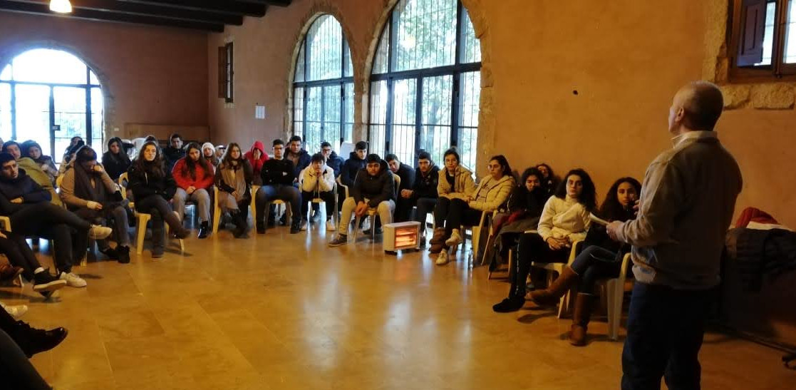 Joe Hakim addressing students in Lebanon in 2019