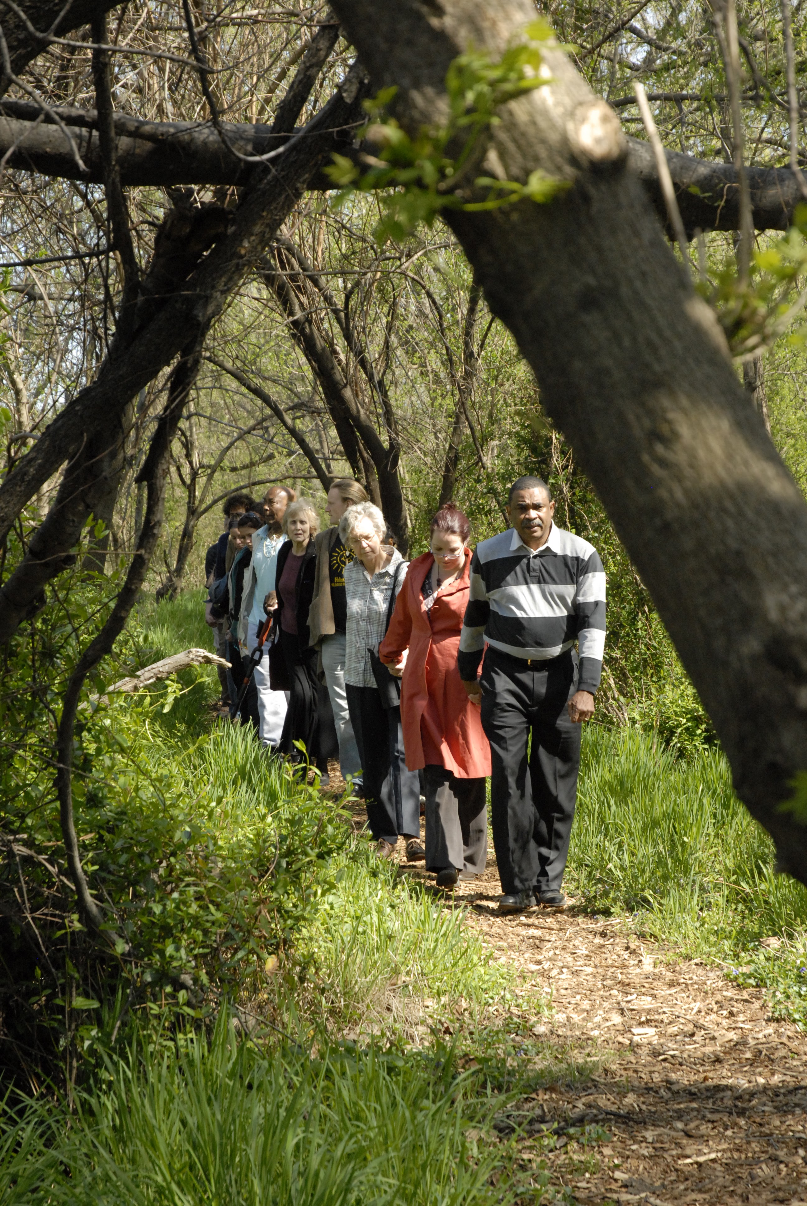 Tee Turner leading a group along the Richmond Slave Trail (photo Guy Woodland)