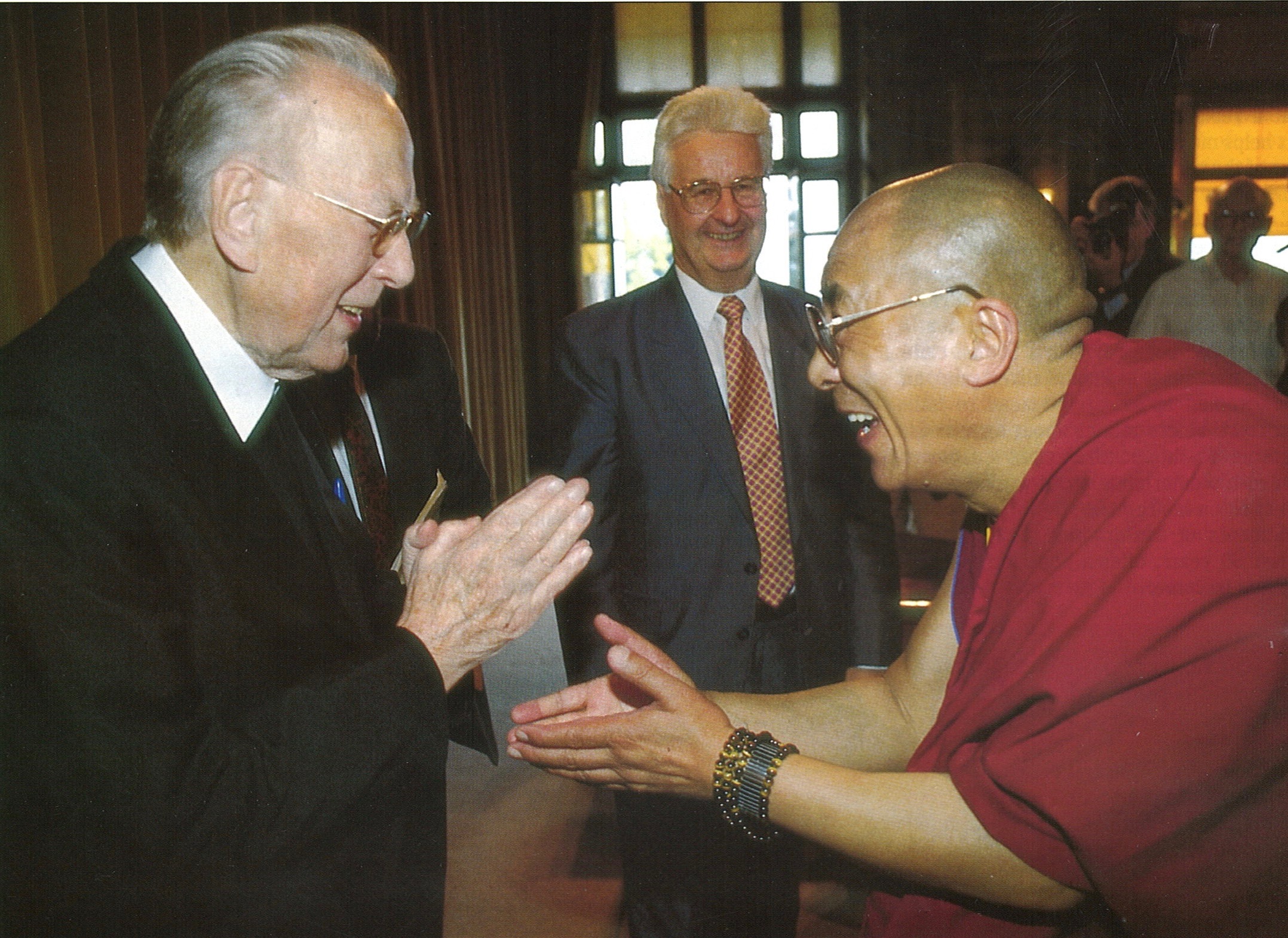 Cardinal König greets Dalai Lama in Caux in 1996, watched by Heinrich Rusterholz, President of the Federation of Protestant Churches in Switzerland. Credit: G. Williams