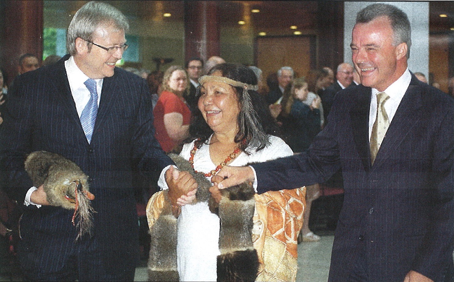 Kevin Rudd and Opposition leader Brendan Nelson with Aboriginal elder Matilda House before the unanimous parliamentary apology