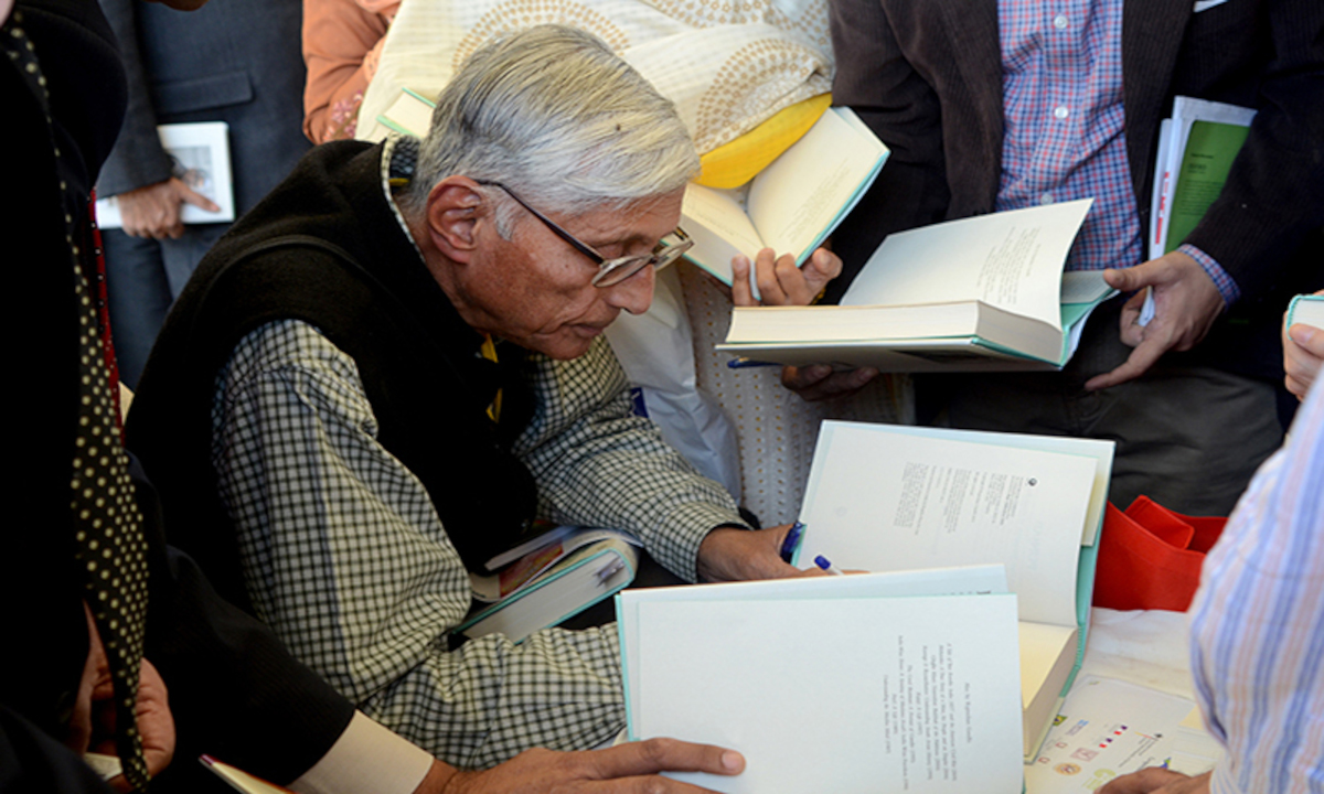 Rajmohan Gandhi signing copies of his history of Punjab at a Literary Festival in Karachi, Pakistan, 2014