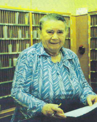 Trudi Trüssel in the internal post office in Caux