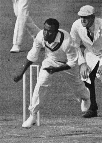 Conrad Hunte bowling match 1966